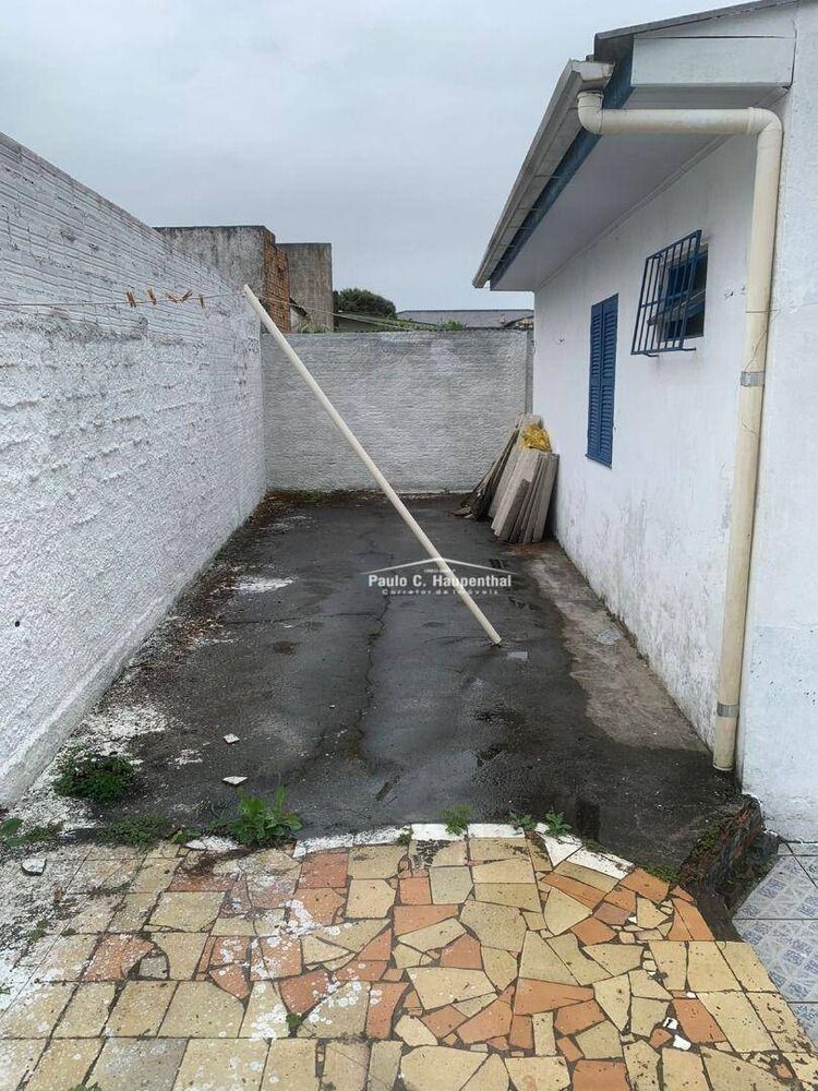 Casa à venda com 6 quartos, 200m² - Foto 1