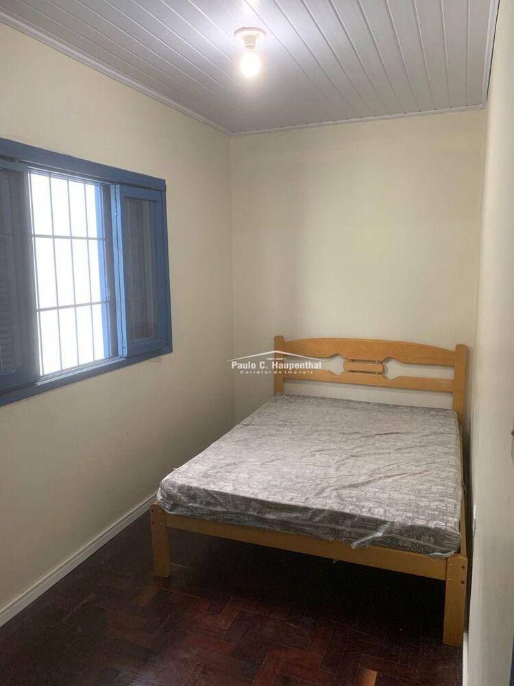 Casa à venda com 6 quartos, 200m² - Foto 4