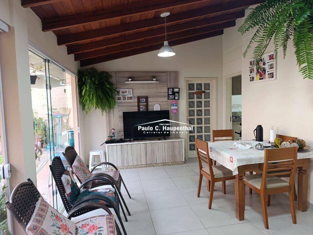 Casa à venda com 4 quartos, 200m² - Foto 4