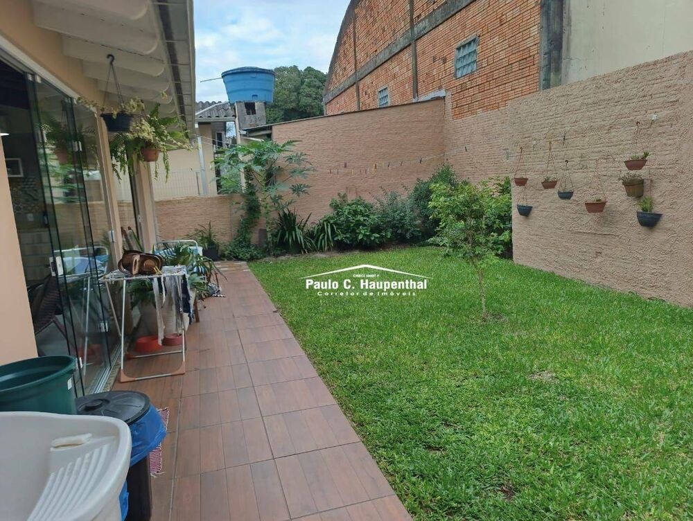 Casa à venda com 4 quartos, 200m² - Foto 2