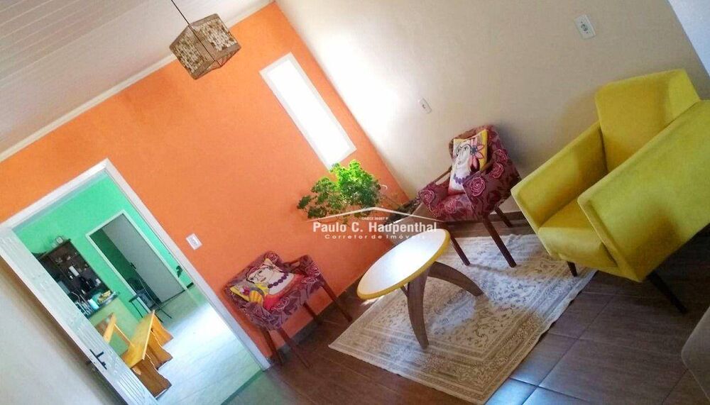 Casa à venda com 4 quartos, 216m² - Foto 1