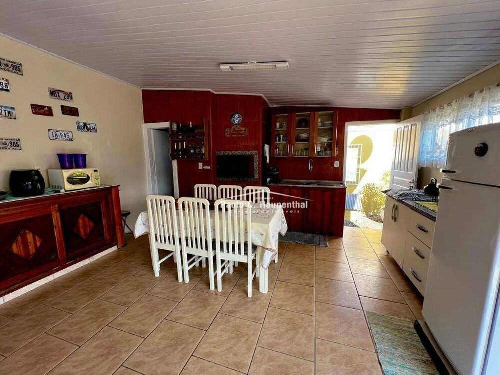 Casa à venda com 3 quartos, 110m² - Foto 1