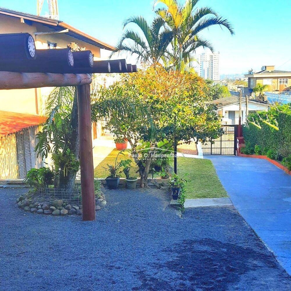 Casa, 10 quartos, 295 m² - Foto 1