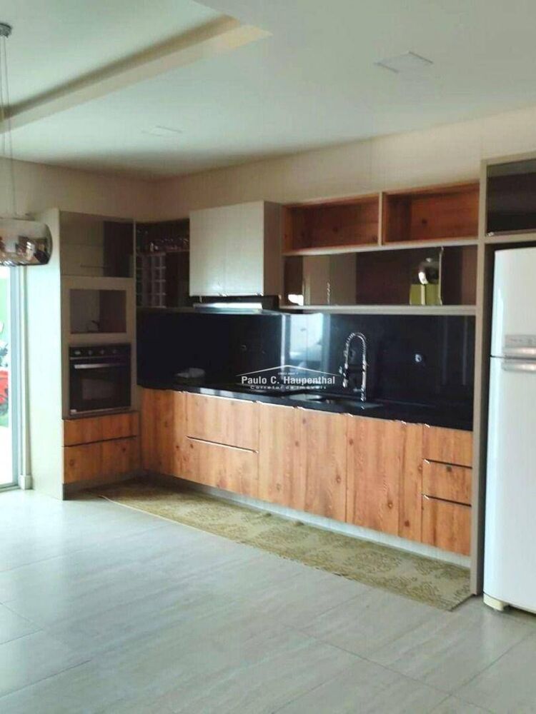 Casa à venda com 4 quartos, 260m² - Foto 1