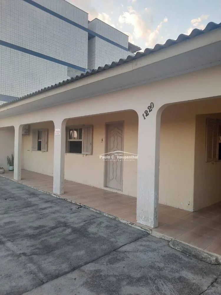 Casa, 5 quartos, 220 m² - Foto 1