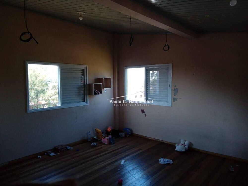 Casa, 6 quartos, 260 m² - Foto 1