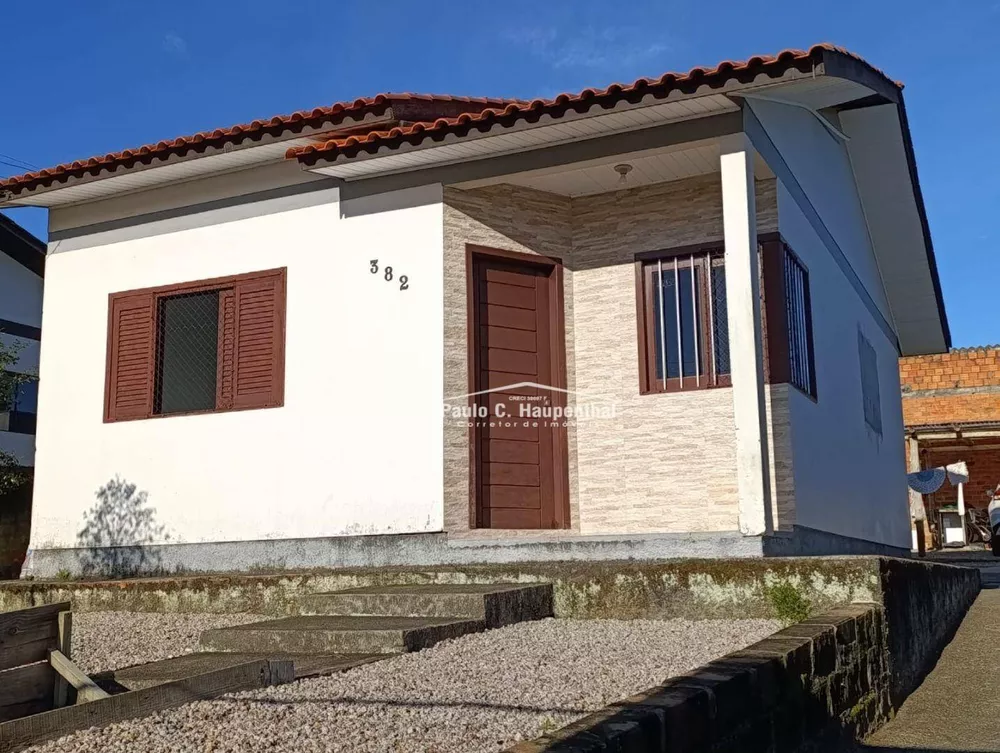 Casa à venda com 2 quartos, 80m² - Foto 1