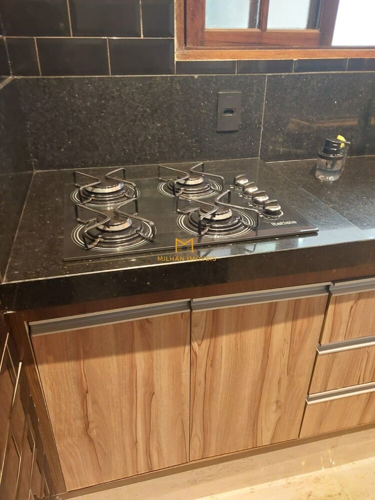 Casa à venda com 2 quartos, 130m² - Foto 1
