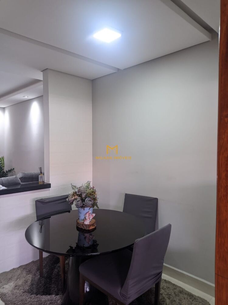 Casa à venda com 2 quartos, 115m² - Foto 1