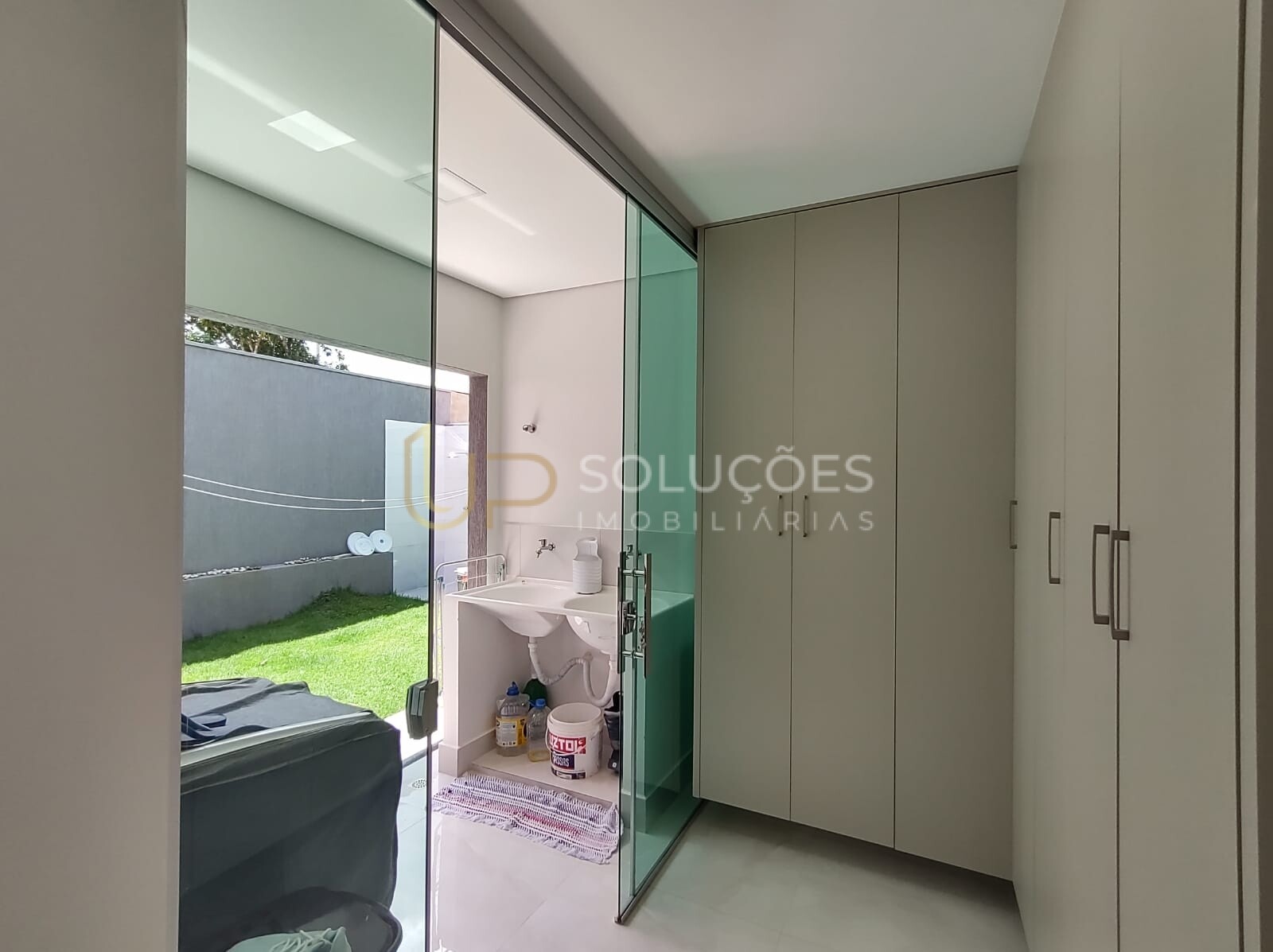 Casa de Condomínio à venda com 3 quartos, 240m² - Foto 6