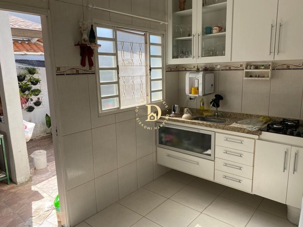 Casa à venda com 2 quartos, 60m² - Foto 2