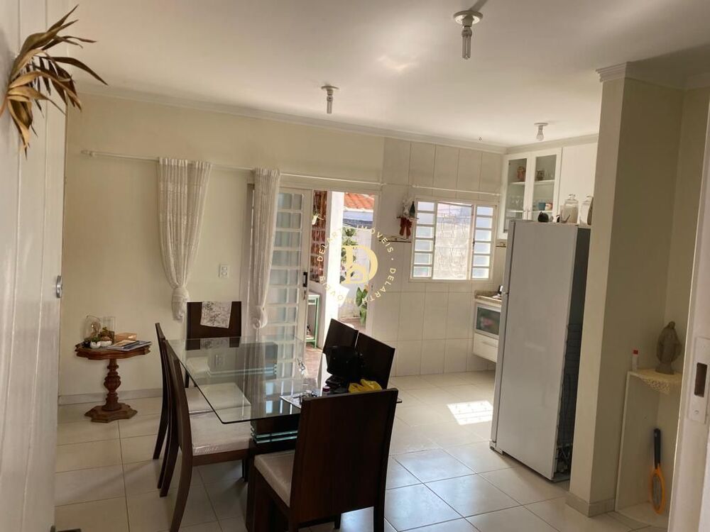 Casa à venda com 2 quartos, 60m² - Foto 1
