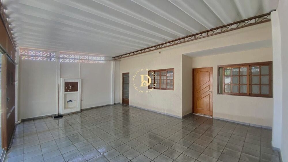 Casa à venda com 3 quartos, 69m² - Foto 1