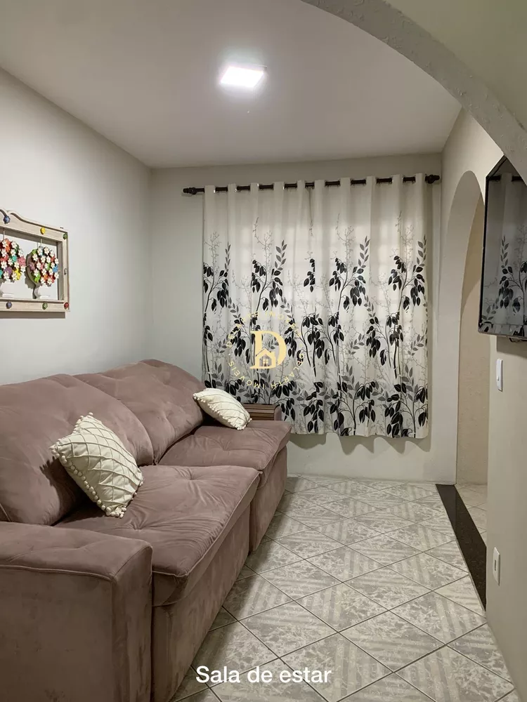 Casa à venda com 3 quartos, 48m² - Foto 1