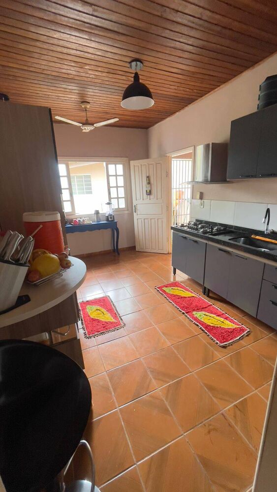 Casa à venda com 2 quartos, 90m² - Foto 2