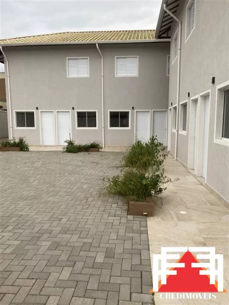 Casa à venda com 2 quartos, 55m² - Foto 2