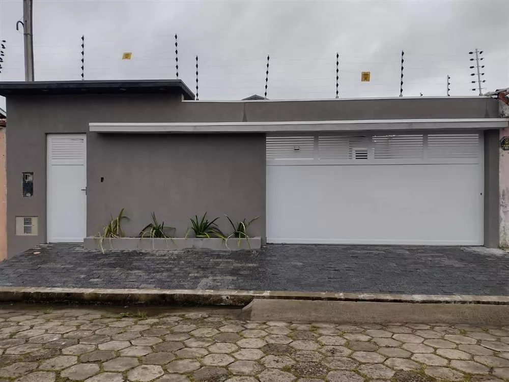 Casa à venda com 4 quartos, 165m² - Foto 1