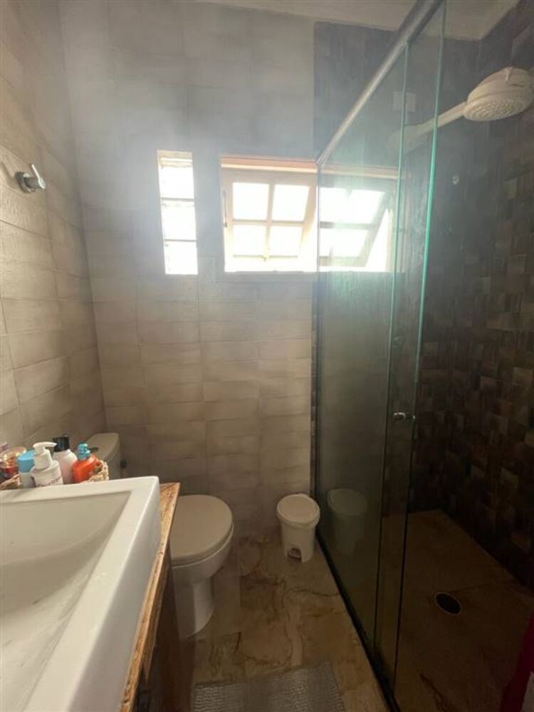 Casa à venda com 3 quartos, 211m² - Foto 2