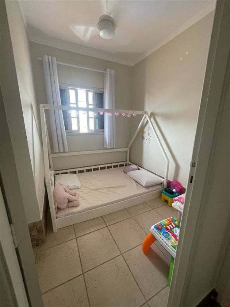 Casa à venda com 3 quartos, 211m² - Foto 4