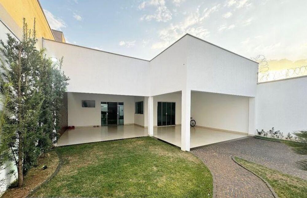 Casa à venda com 3 quartos, 191m² - Foto 1