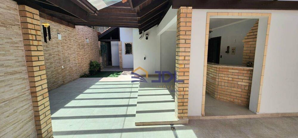 Casa à venda com 4 quartos, 250m² - Foto 3