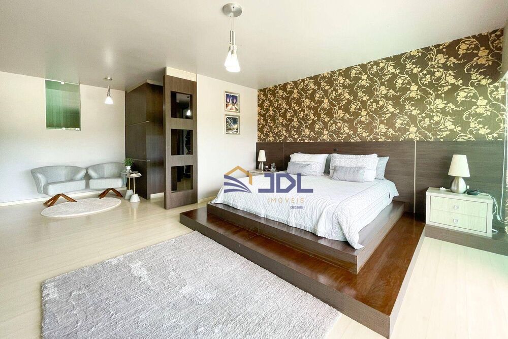 Casa à venda com 4 quartos, 530m² - Foto 2
