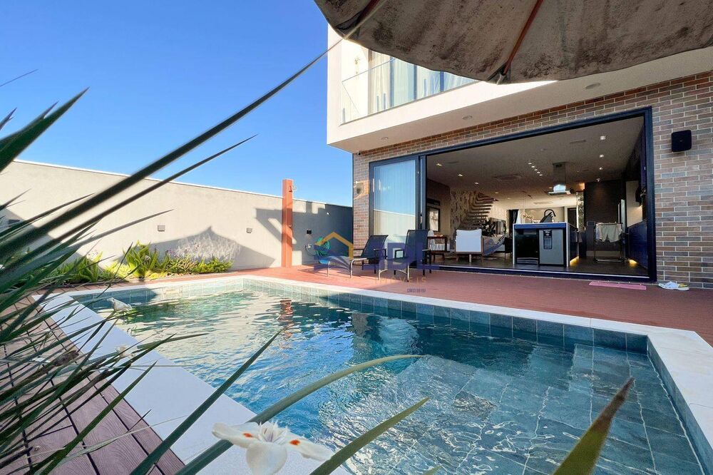 Casa de Condomínio à venda com 3 quartos, 380m² - Foto 2