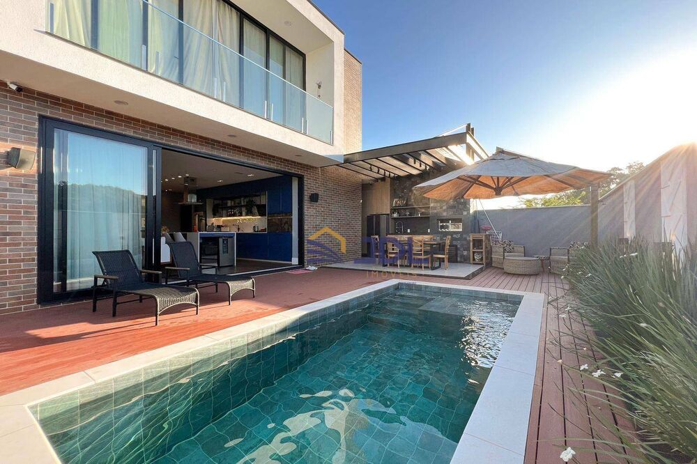 Casa de Condomínio à venda com 3 quartos, 380m² - Foto 1