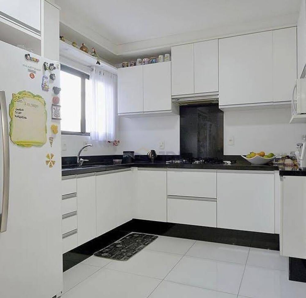 Apartamento à venda com 3 quartos, 130m² - Foto 2