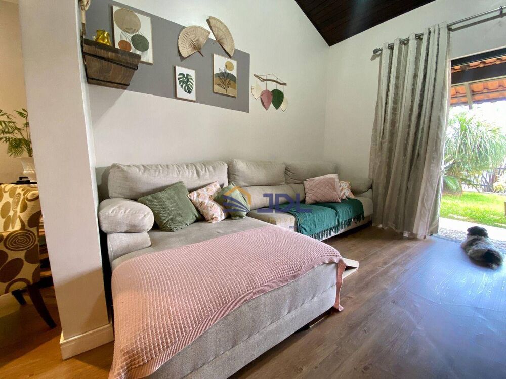Casa à venda com 3 quartos, 250m² - Foto 1