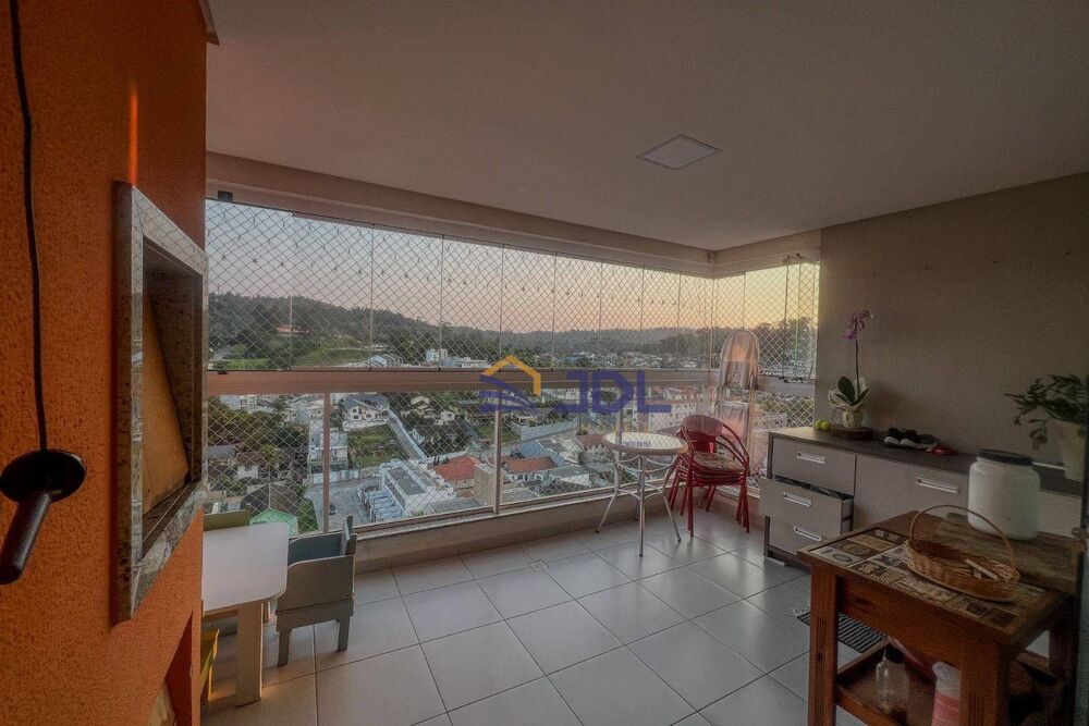 Apartamento à venda com 3 quartos, 100m² - Foto 1