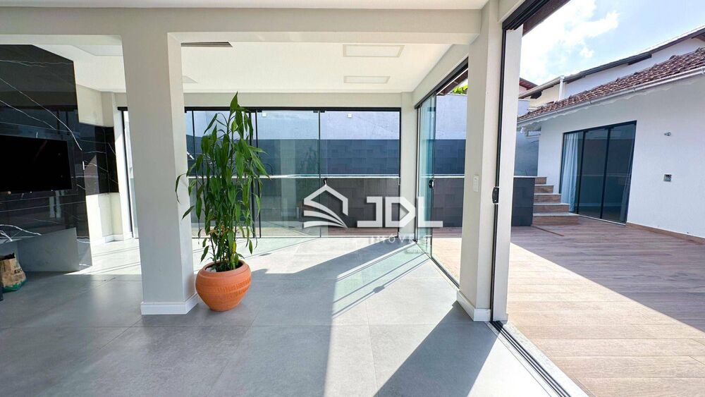 Casa, 3 quartos, 376 m² - Foto 1