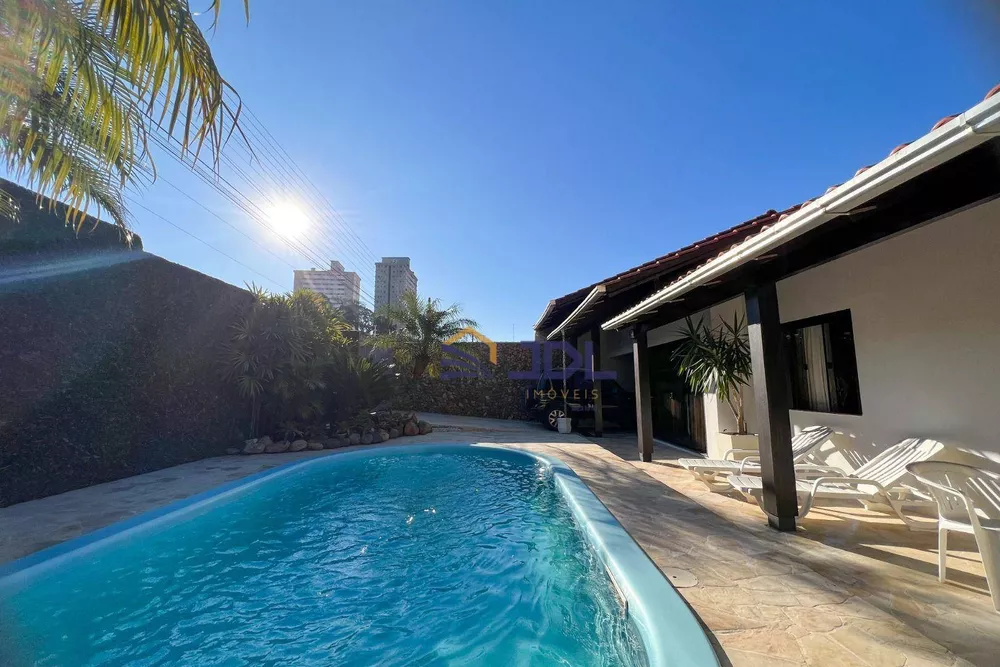 Casa, 3 quartos, 192 m² - Foto 1