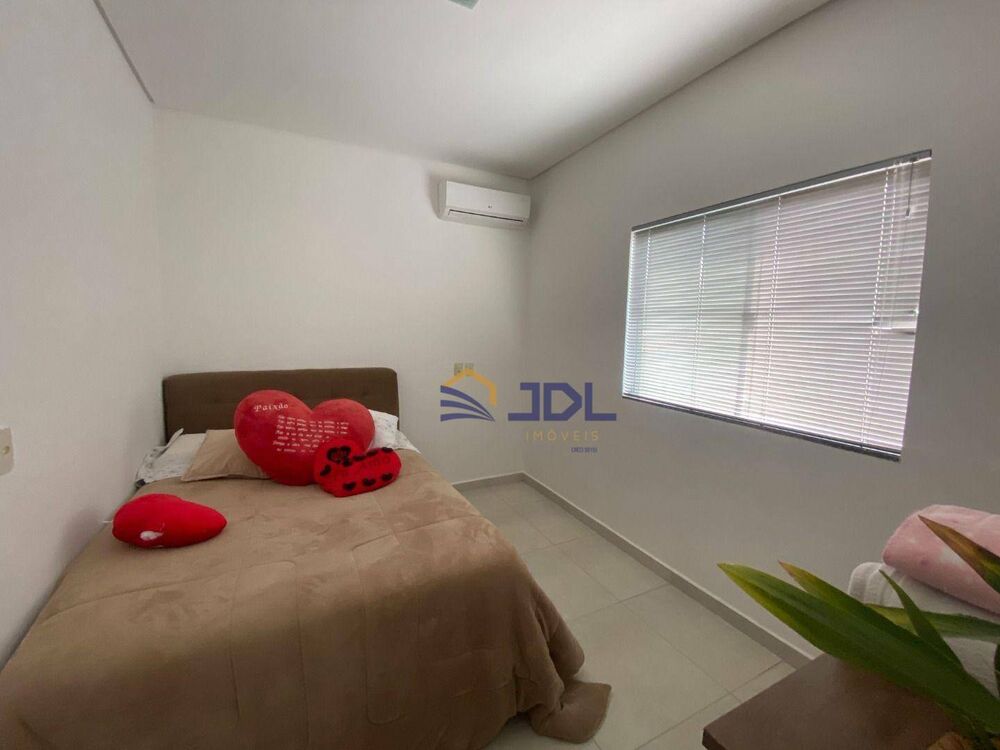 Casa à venda com 4 quartos, 156m² - Foto 2