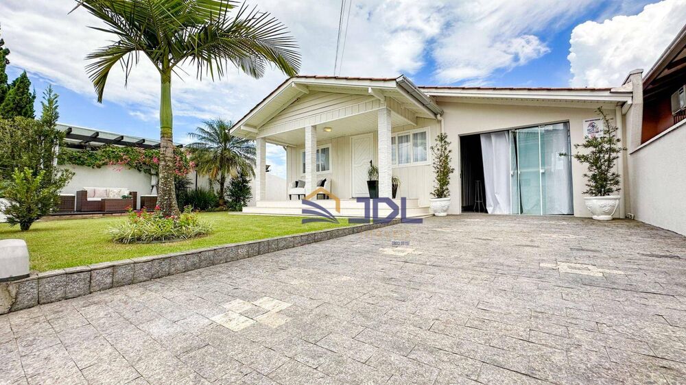 Casa à venda com 2 quartos, 120m² - Foto 1