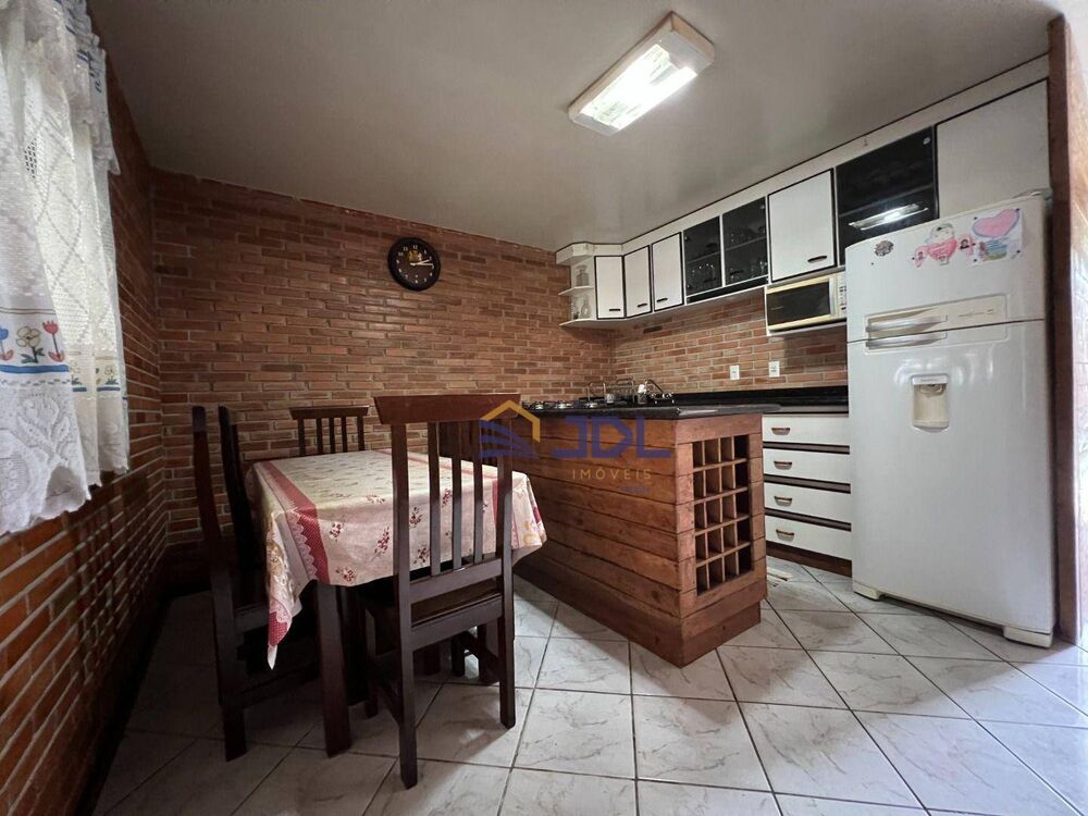 Casa à venda com 3 quartos, 300M2 - Foto 1