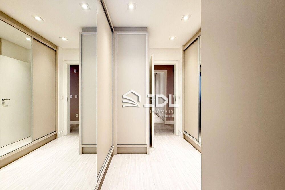 Apartamento à venda com 3 quartos, 125m² - Foto 11