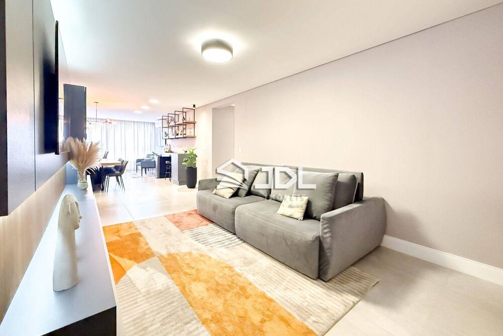 Apartamento à venda com 3 quartos, 125m² - Foto 2