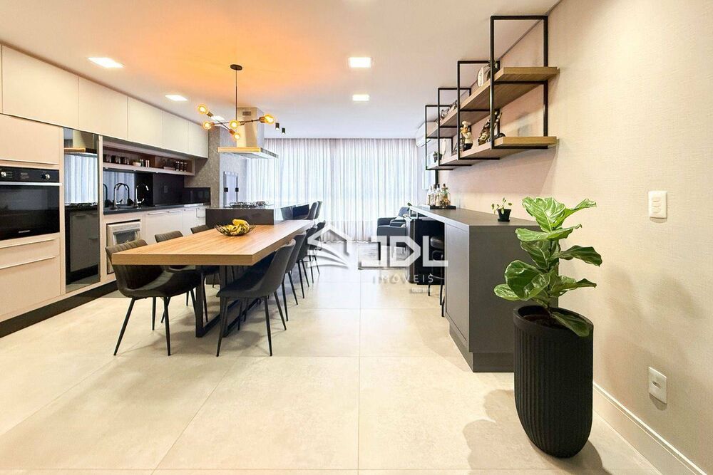 Apartamento à venda com 3 quartos, 125m² - Foto 1