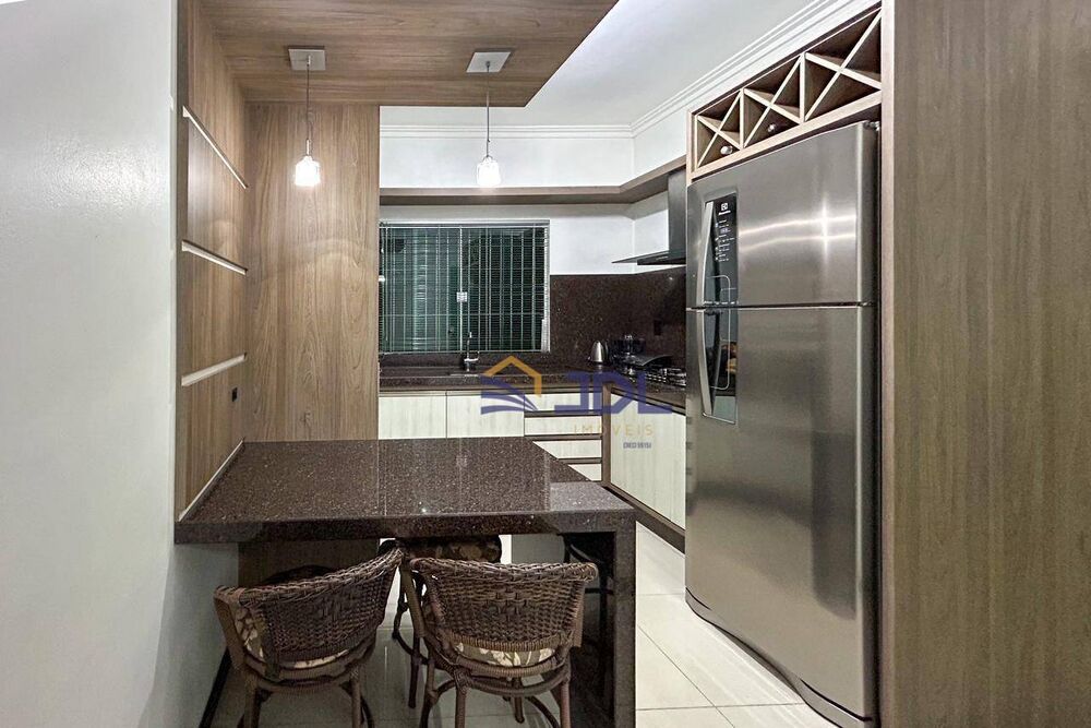 Casa, 3 quartos, 222 m² - Foto 2