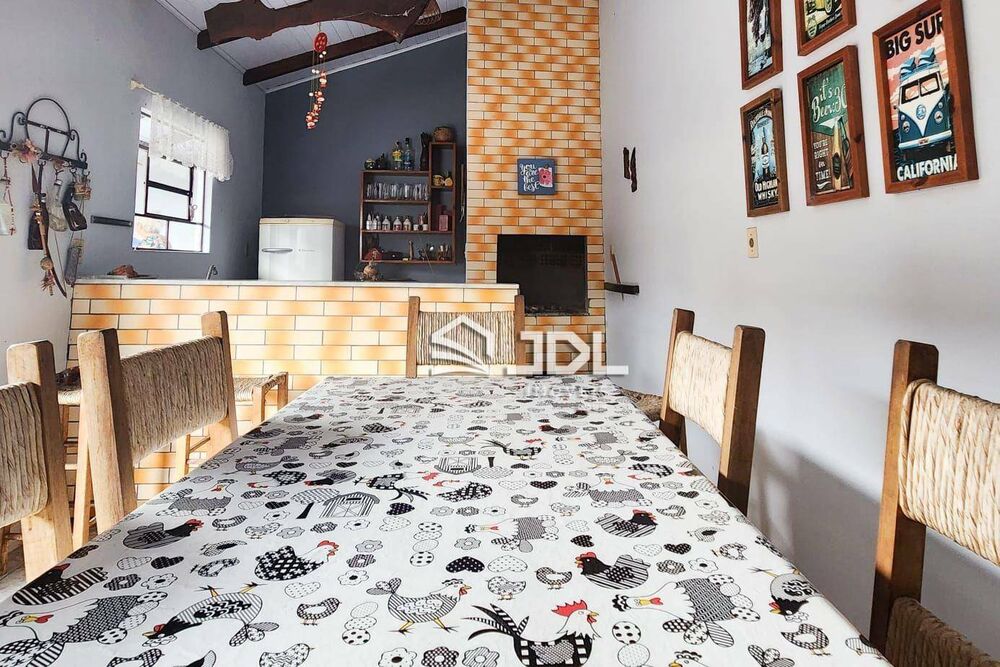 Casa à venda com 3 quartos, 227m² - Foto 2
