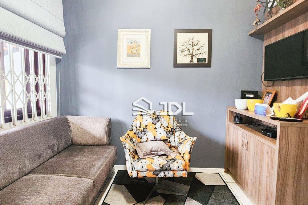 Casa à venda com 3 quartos, 227m² - Foto 4