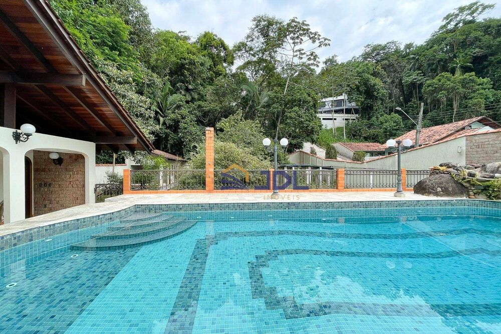 Casa à venda com 3 quartos, 605m² - Foto 1