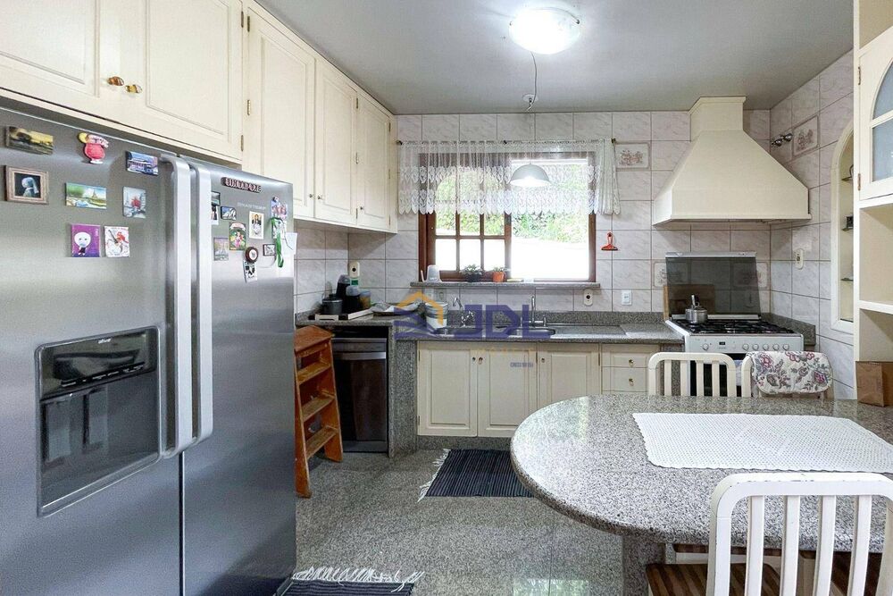 Casa à venda com 3 quartos, 605m² - Foto 4