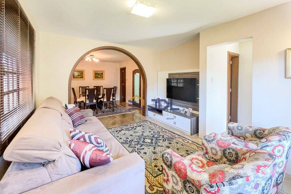 Casa, 3 quartos, 209 m² - Foto 1