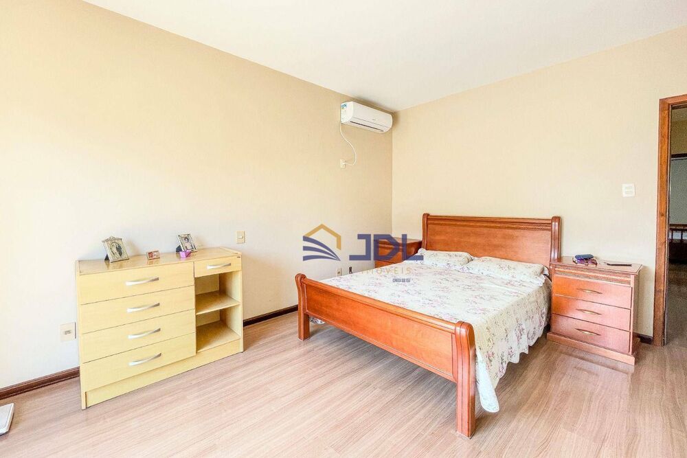 Casa, 3 quartos, 209 m² - Foto 3