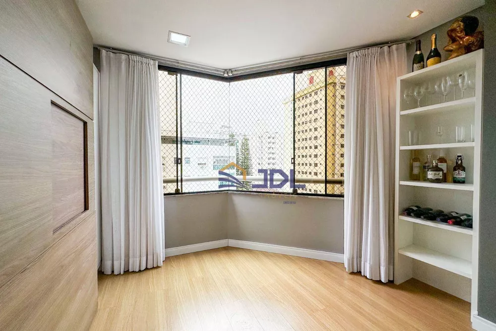 Apartamento à venda com 3 quartos, 113m² - Foto 2