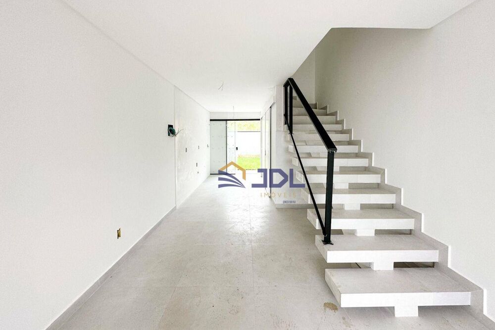 Casa à venda com 2 quartos, 83m² - Foto 1
