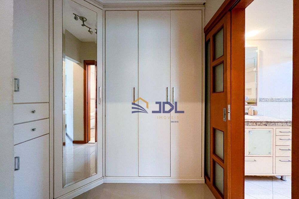 Apartamento à venda com 3 quartos, 250m² - Foto 2