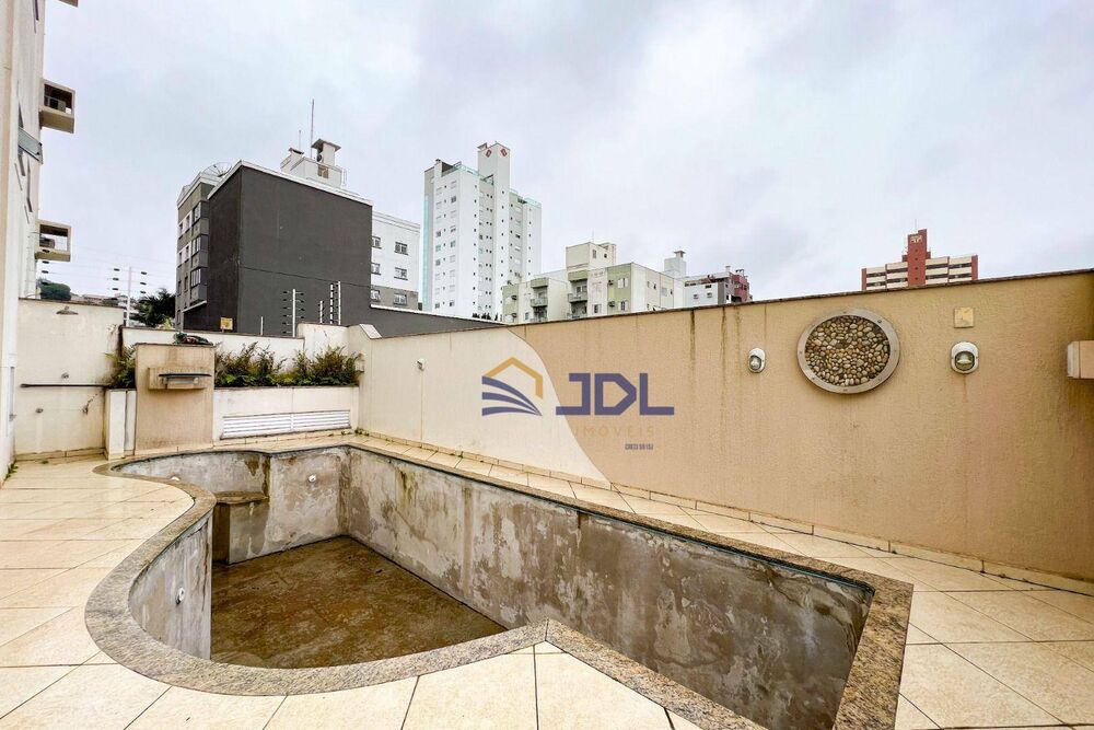 Apartamento à venda com 3 quartos, 250m² - Foto 4